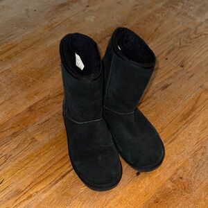 Koolaburra by UGG Black Suede Boots